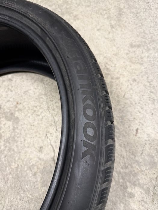 Vând 2 Anvelope de iarna Hankook 295 35 23 Winter I cept Evo2 SUV 108W