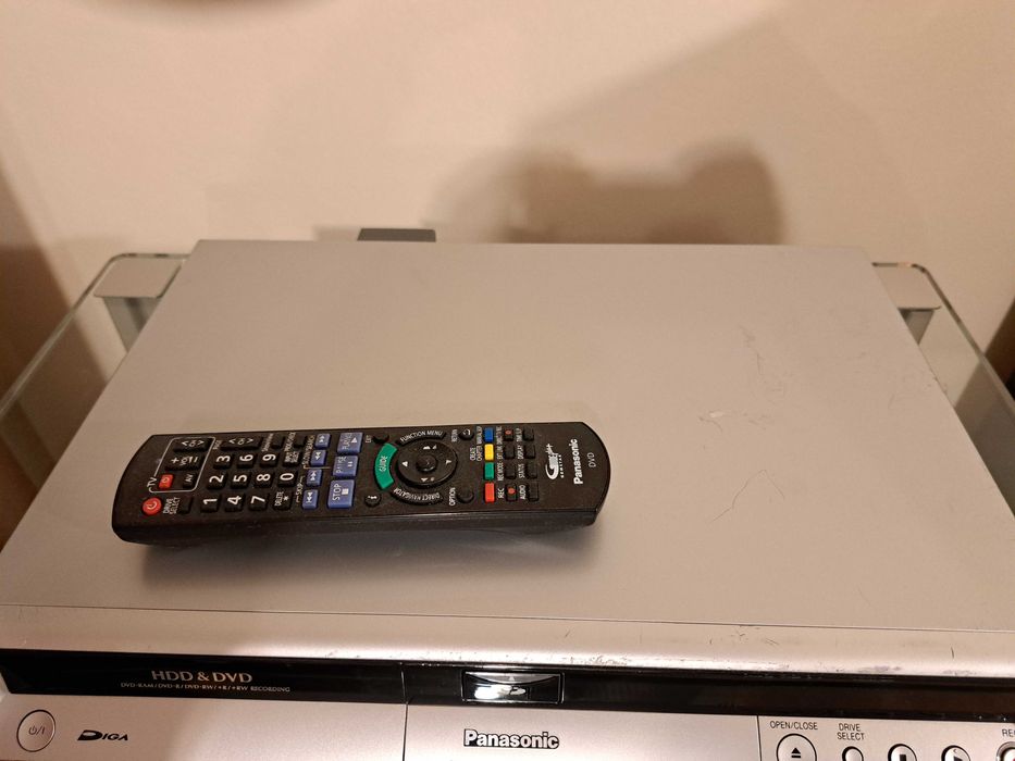 HDD Dvd recorder Panasonic  DMR-EH56  cu hard disc, sd card.