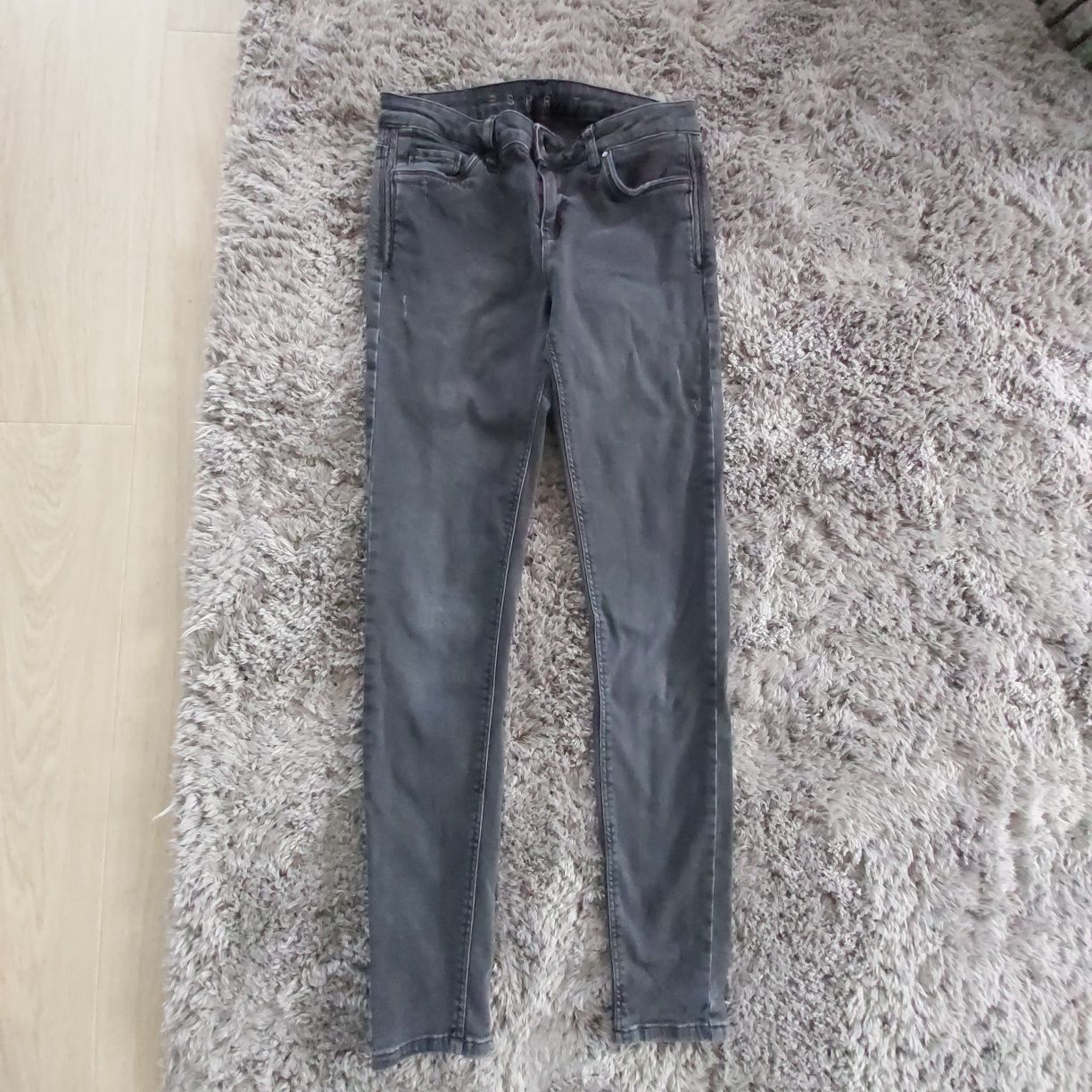 Blugi Esprit/ H&M noi sau aproape noi, 30 lei oricare 2 perechi!