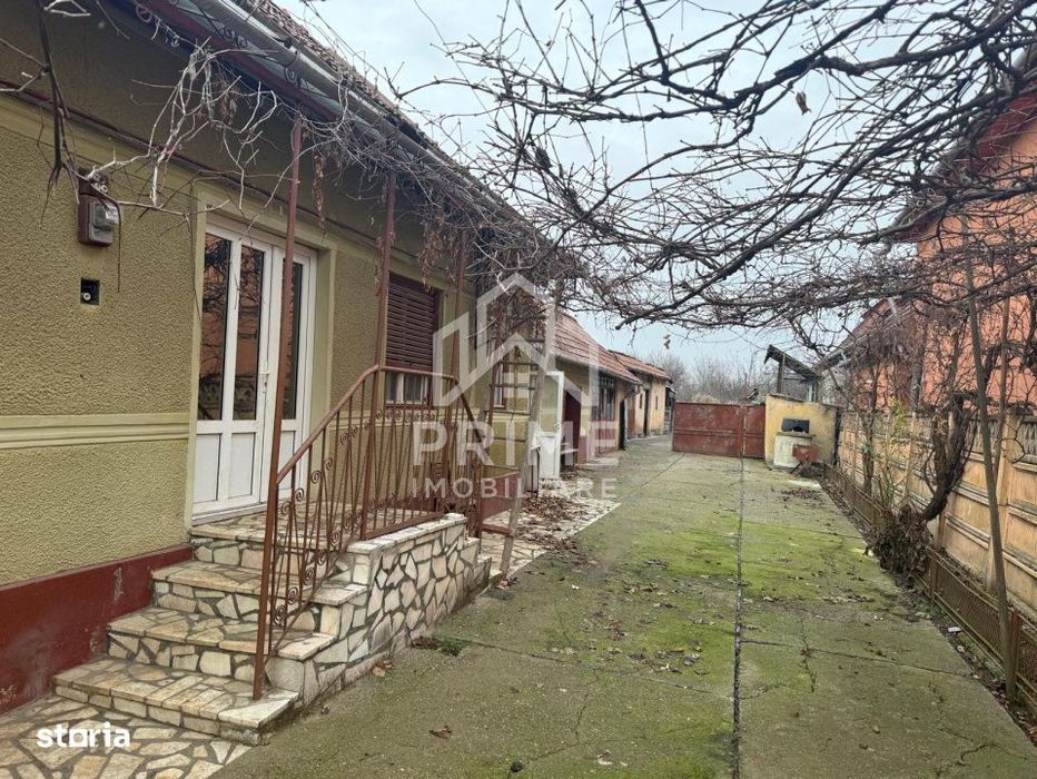 Casa de vanzare , 2 camere  , Zona Sard