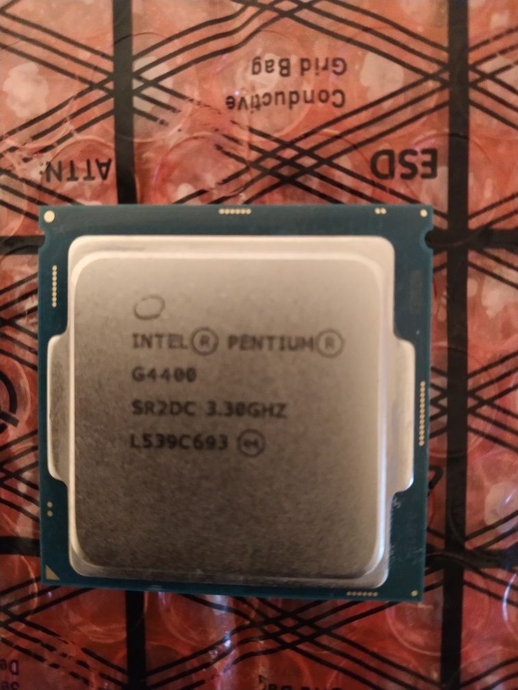 Procesor Intel G4400