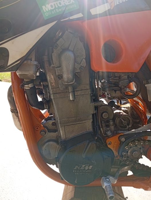 Se vinde :KTM 450 EXC 2004 schimb cu 2 t