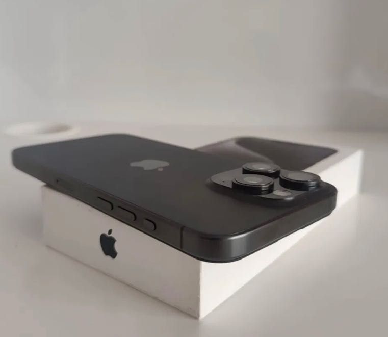 iPhone 15 Pro 128 GB - Black Titanium фабрично отключен
