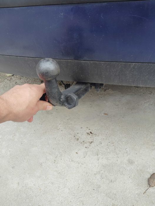 Vând cârlig remorcare passat B3