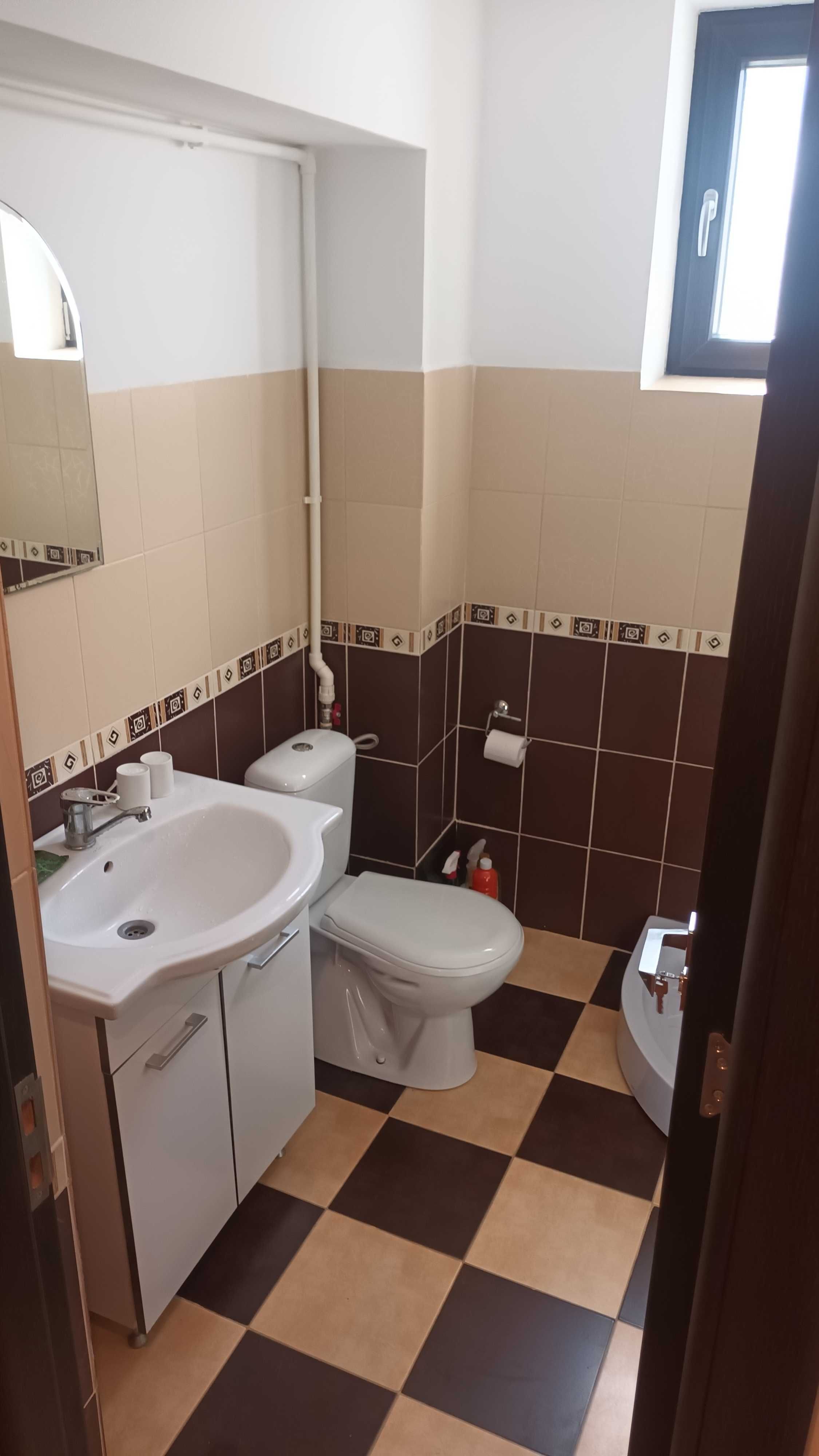 Inchiriez birou, apartament 2 semidecomandate, parter Stefan cel Mare