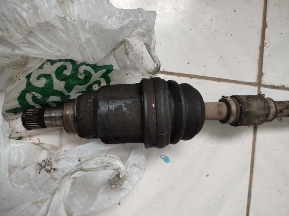 Привод в сборе на Geely mk cross в нормальном состоянии