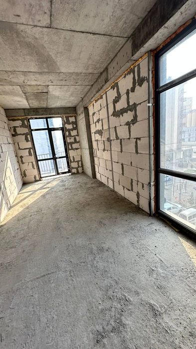 Латтико томондан 3 хонали коробка сотилади