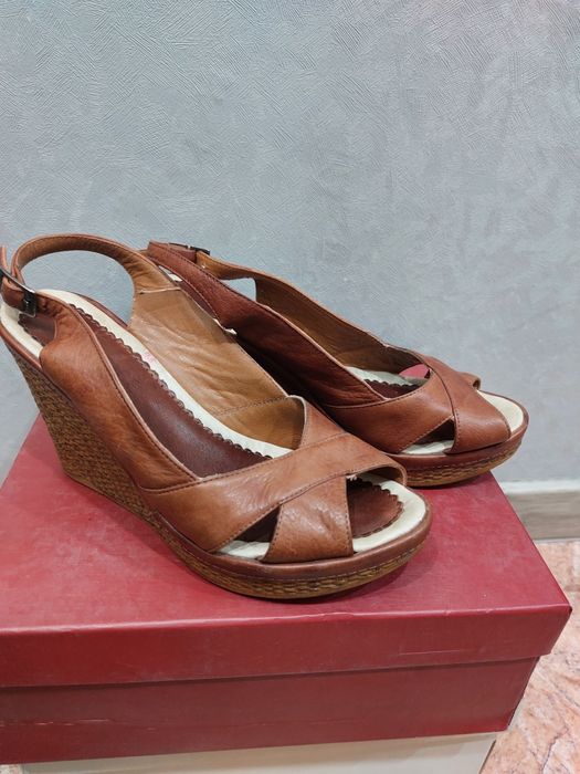 Кожаные туфли и босоножки отдам