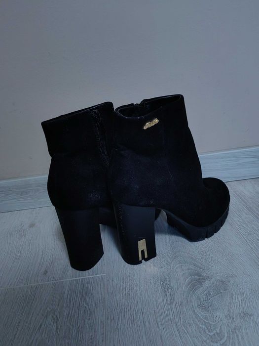 Дамски велурени боти