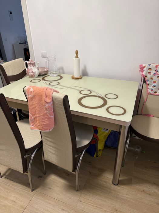 Masa cu 6 scaune bucatarie in stare foarte buna
