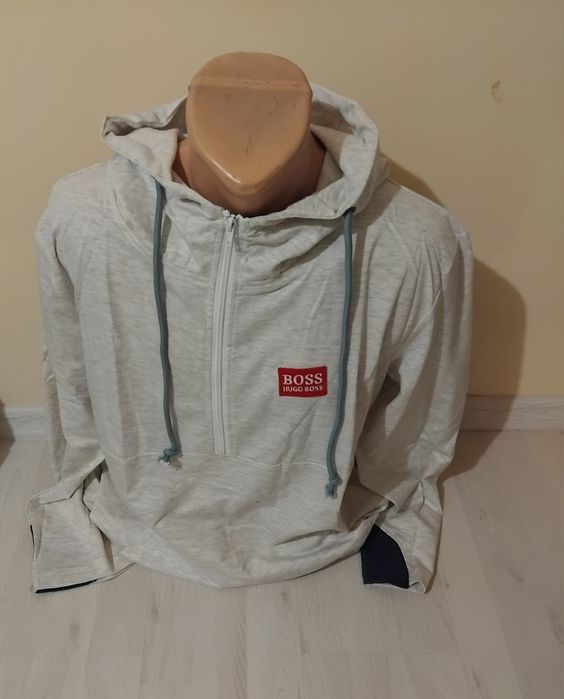 Bluzon bărbați Hugo Boss nou.