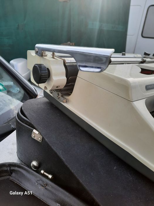 Ръчна пишешта машина.