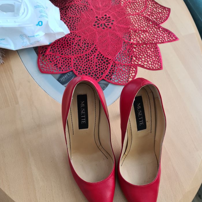 Червени обувки MUSETTE