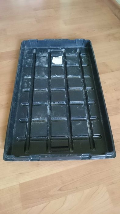 Поддоны для рассады касет 52*31 б/у в хорошем состоянии