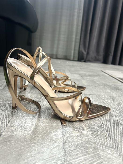 Дамски официални сандали на ток