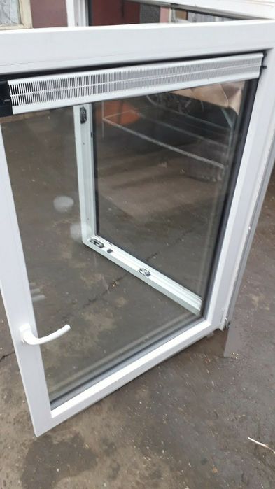 Geam cu trei foi de sticlă