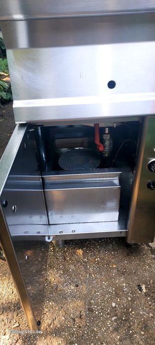 Vând friptoză pe gaz inox