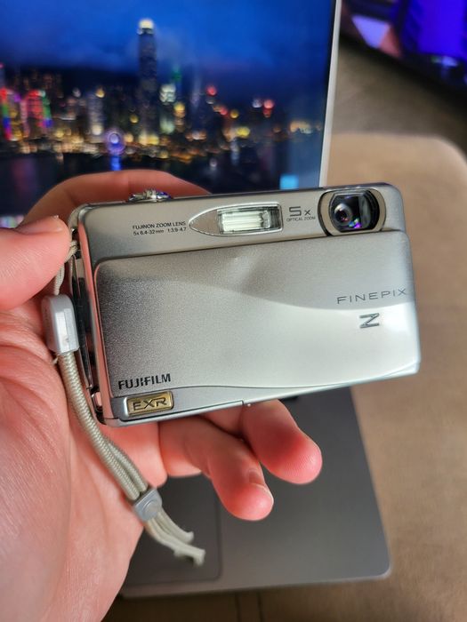 Fujifilm Fine Pix 7700EXR отличен
