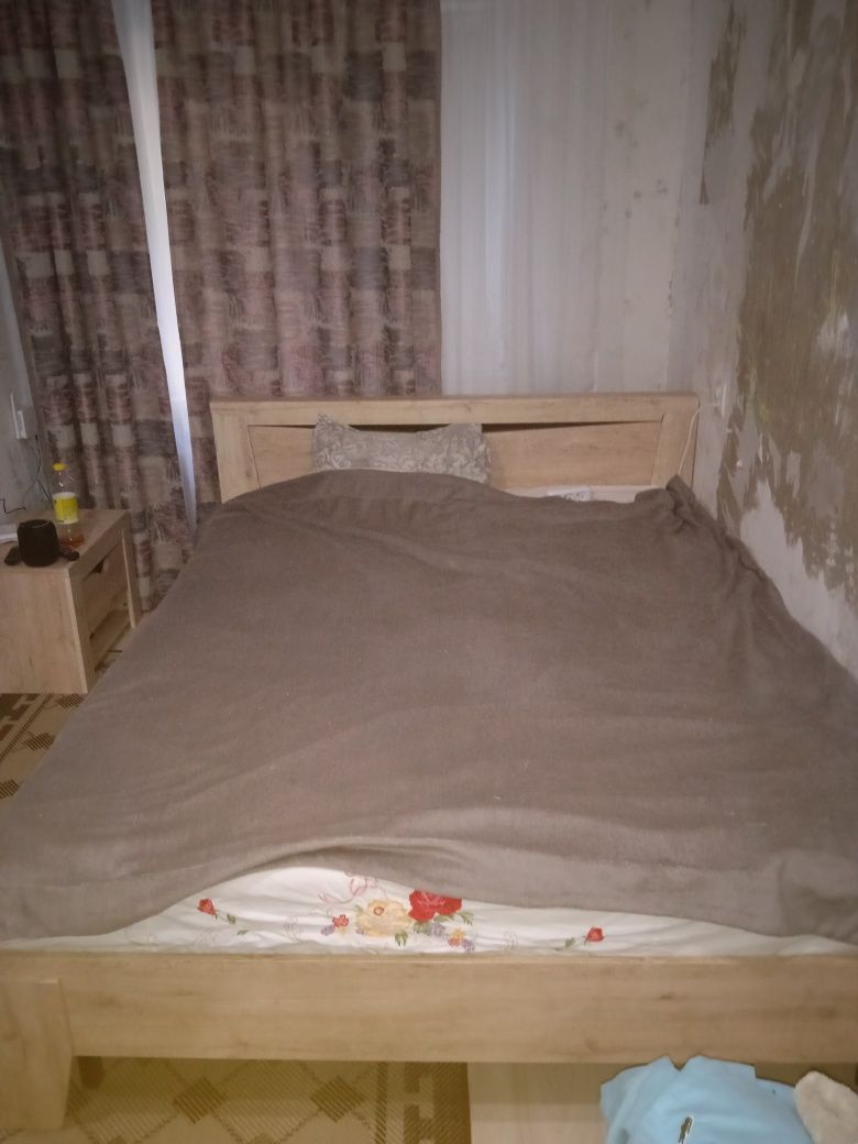 Продам двухспальнюю кровать