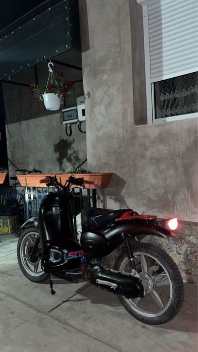 Scuter aprilia scarabeo