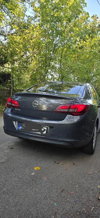 Vând  Opal Astra J +GPL 1.4 benzina