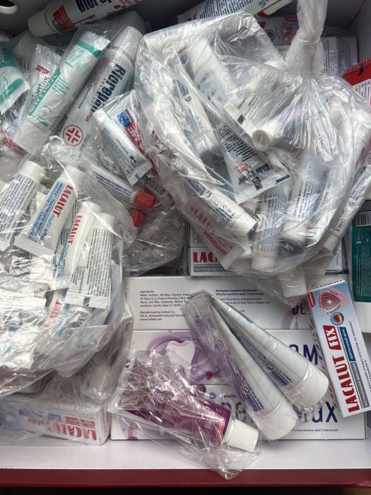 Зубные пасты разные