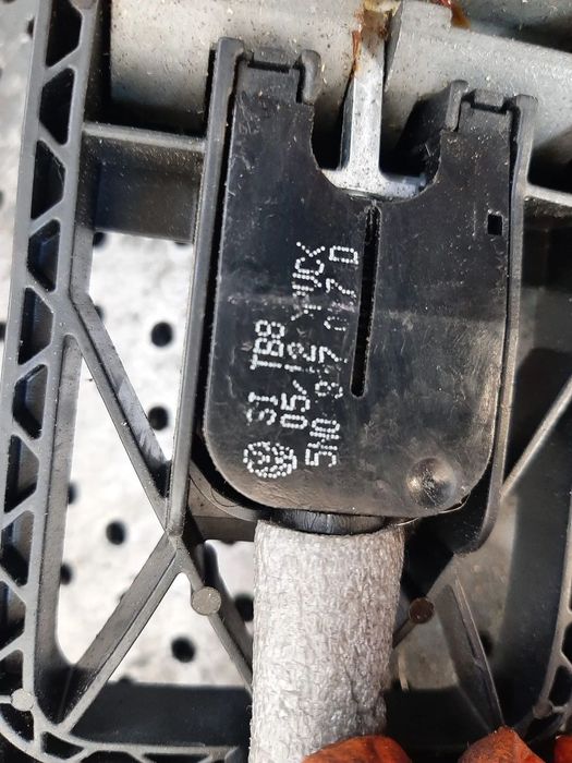 suport maner  sufa stanga fata vw tiguan 2012 5n0837885h