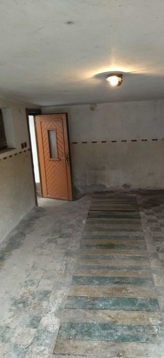 Гараж и 2 открити паркоместа под наем до супермаркет "Фантастико"