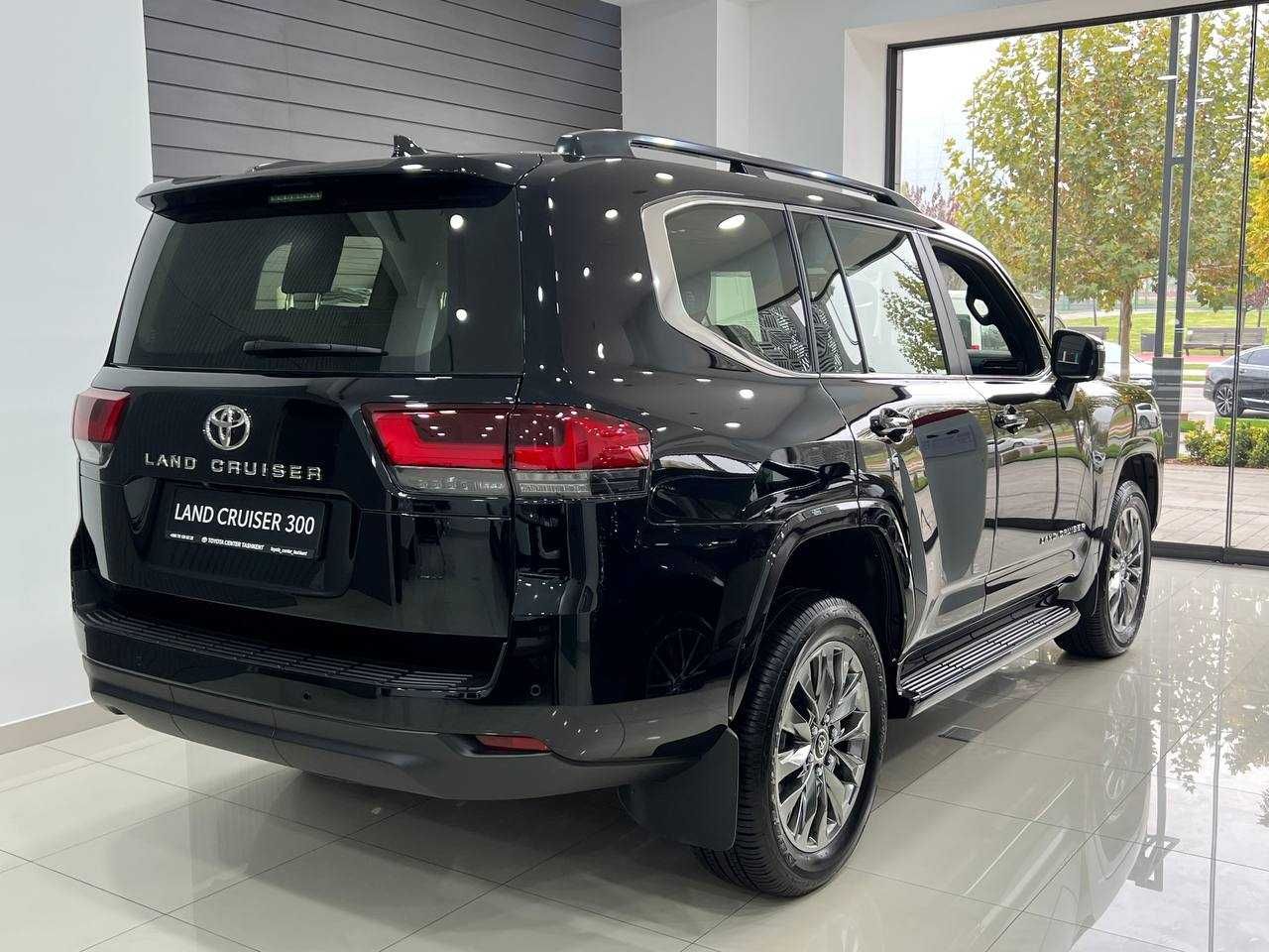 Toyota Land Cruiser 300 Luxe 3.5L 7 местный 2023