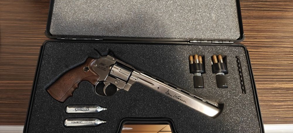 Vând pistol airsoft Dan Wesson 8" cu accesorii