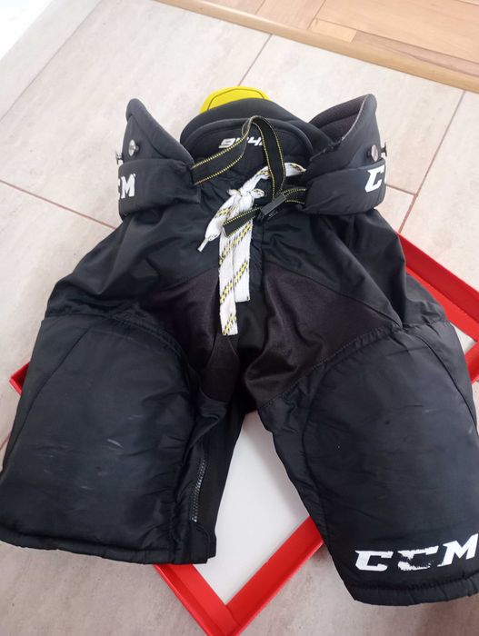 Pantaloni hochei pe gheață