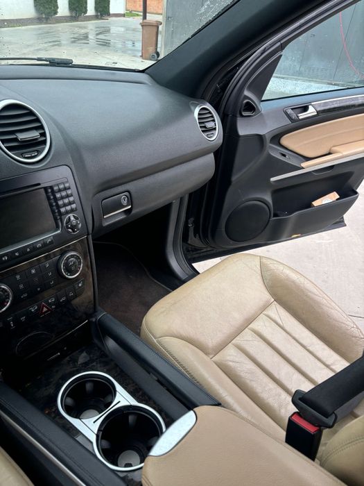 Vând Mercedes ML 320 cdi 4 matic edition 
An 2008
Motor de 3.0 v6
Deta