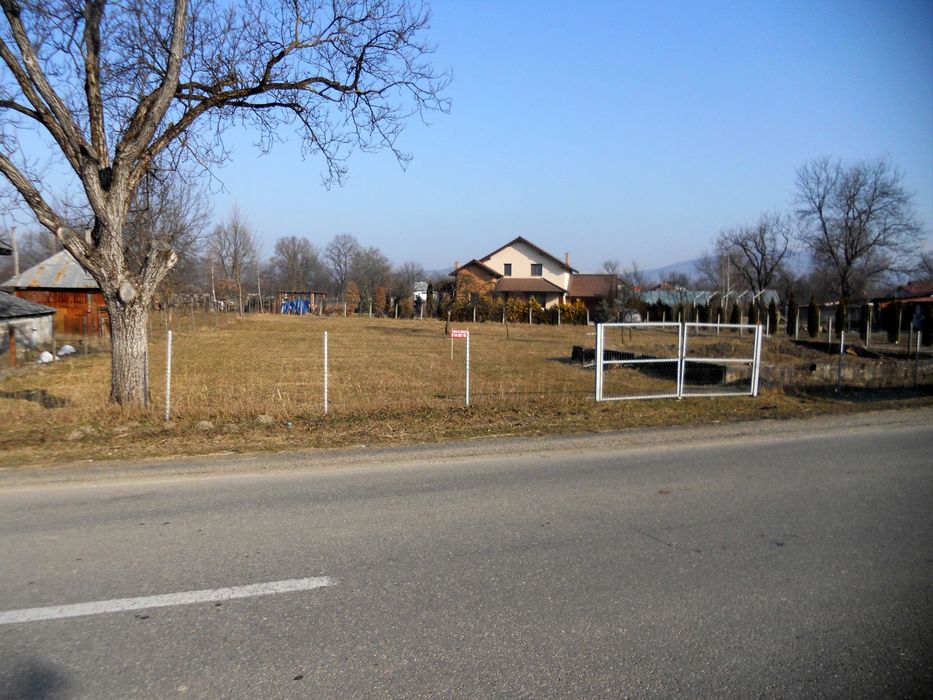 TEREN 1500 mp ULTRACENTRAL in CRACIUNESTI cu utilitati ,6 km de SIGHET