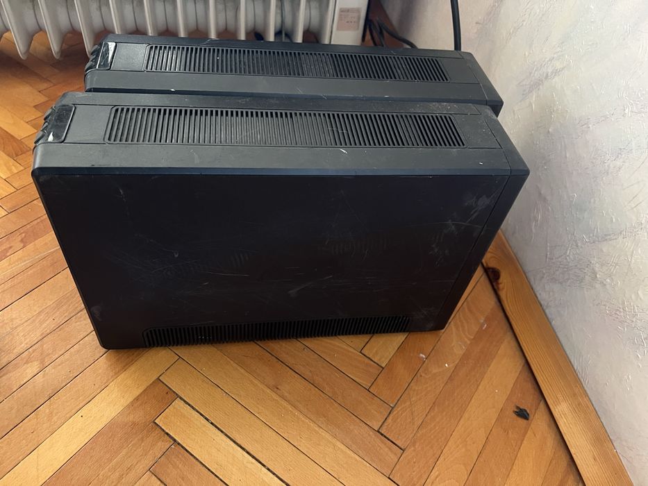 2 броя UPS APC Back-UPS Pro 900 – работещи, батериите за смяна