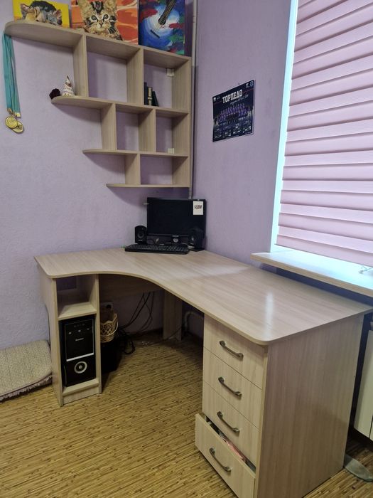 Стол письменный в отличном состоянии