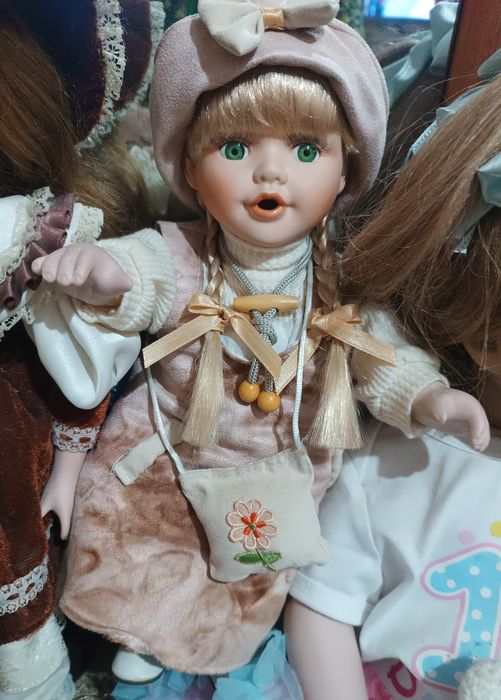 Продаю фарфоровые куклы