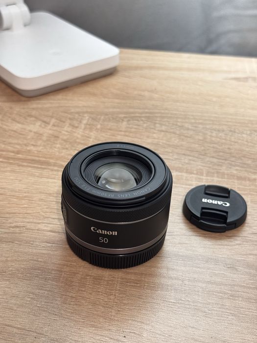 Canon rf 50 mm f1.8 като нов