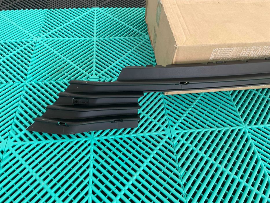 Grila inferioara bara fata Renault Megane 4 2016+ originala Renault