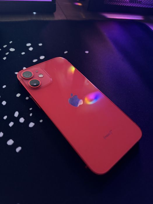 iPhone 12 mini.