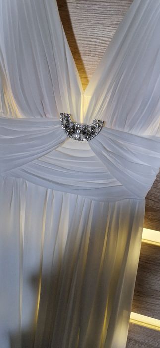 официална рокля в бяло