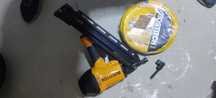 Pistol pneumonie pentru cuie Bostitch