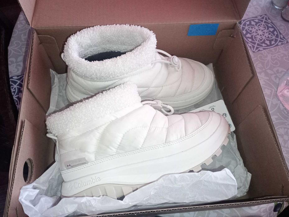 Дамски зимни боти Columbia orig бели,без закопчаване меки топли удобни