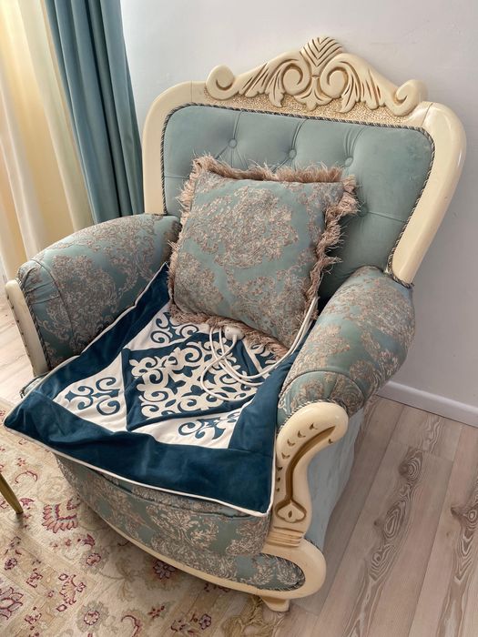 Продам комплект диван с креслами