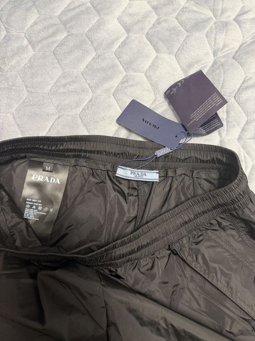 Pantaloni scurti Prada