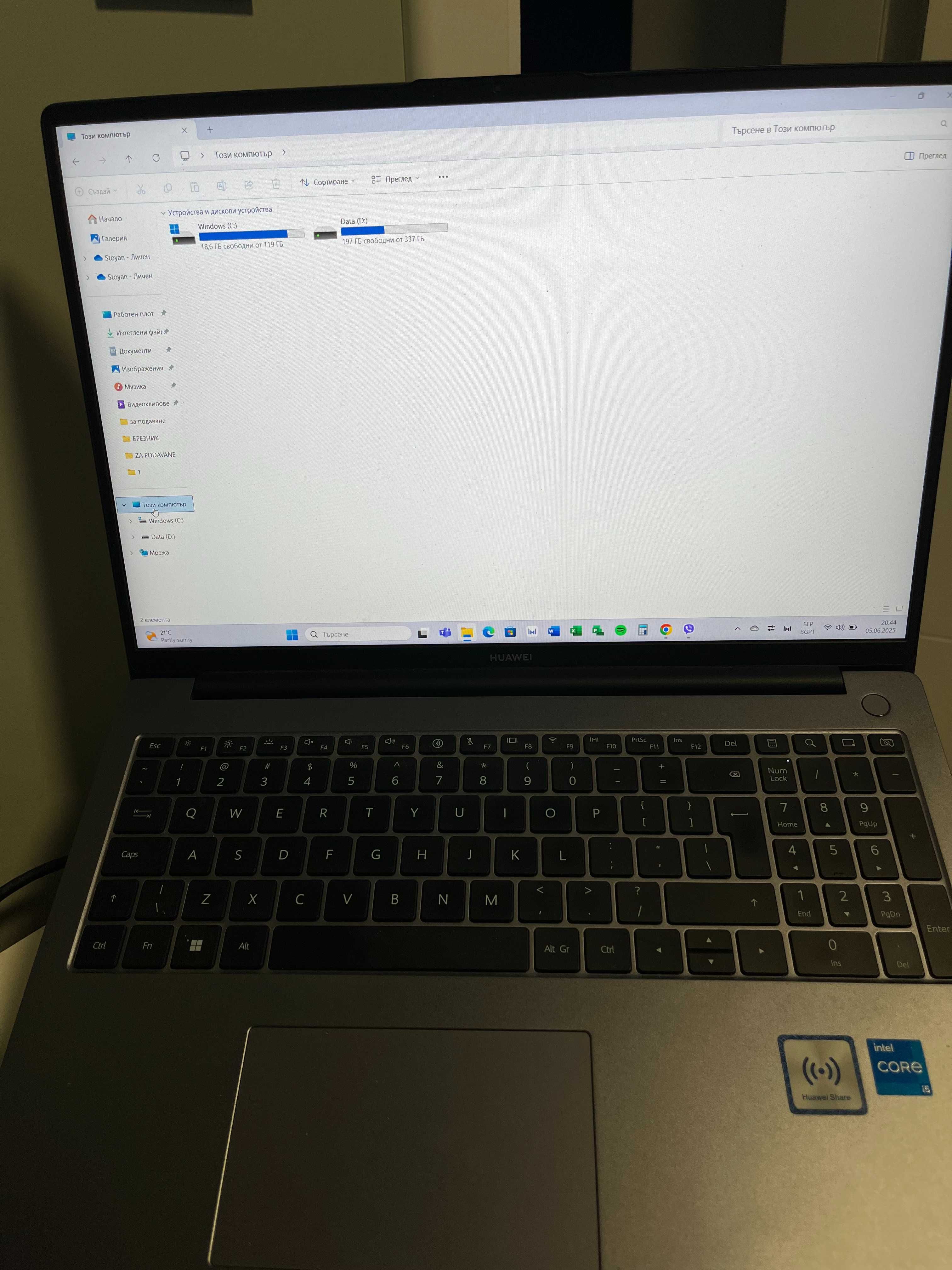Лаптоп Huawei Matebook D16