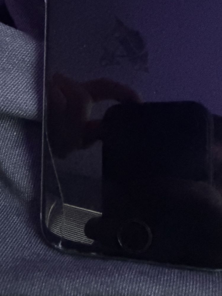 Iphone SE.     .