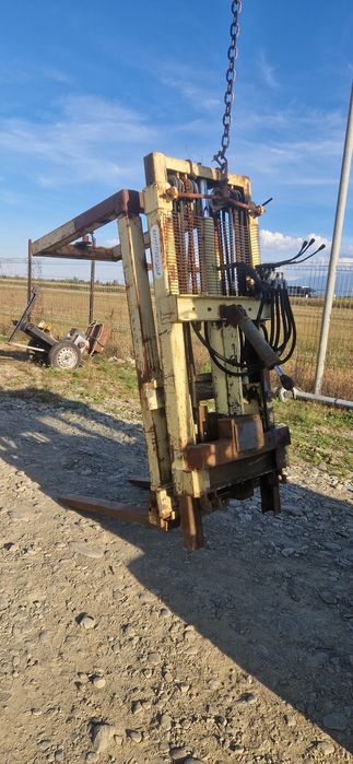 Stivuitor pentru tractor