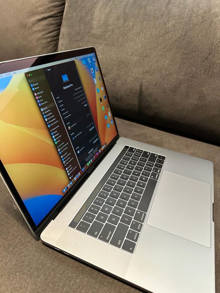 MackBook Pro 15", mid 2017, i7 3.1GHz, 256GB SSD, 4GB GDDR5 Video