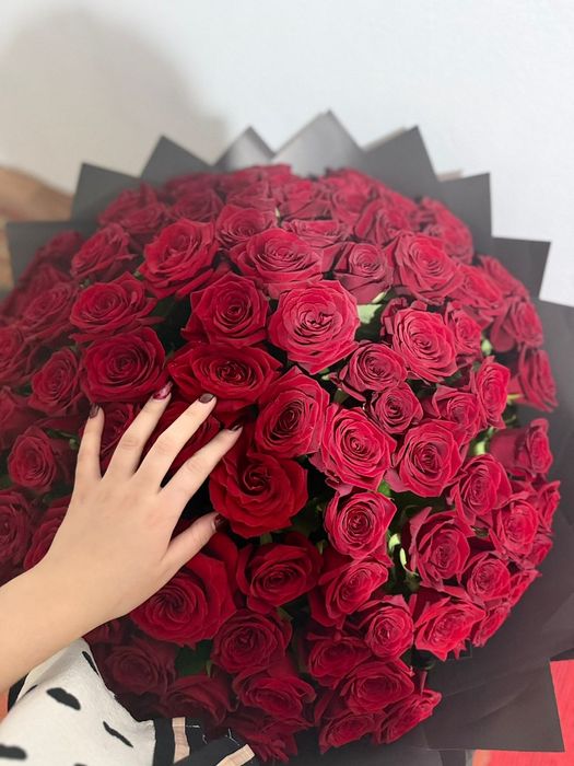 Красный цветы 101 штук