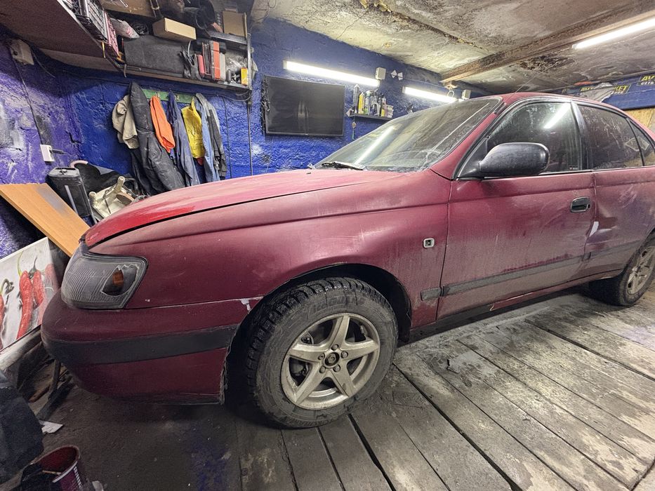 продам тойоту карину е